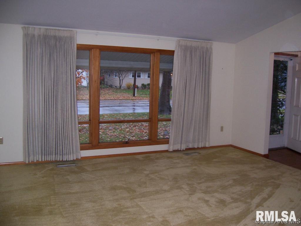 2215 West Lawrence Avenue Springfield, IL 62704 - Photo 4 of 23 Gallery Image 4