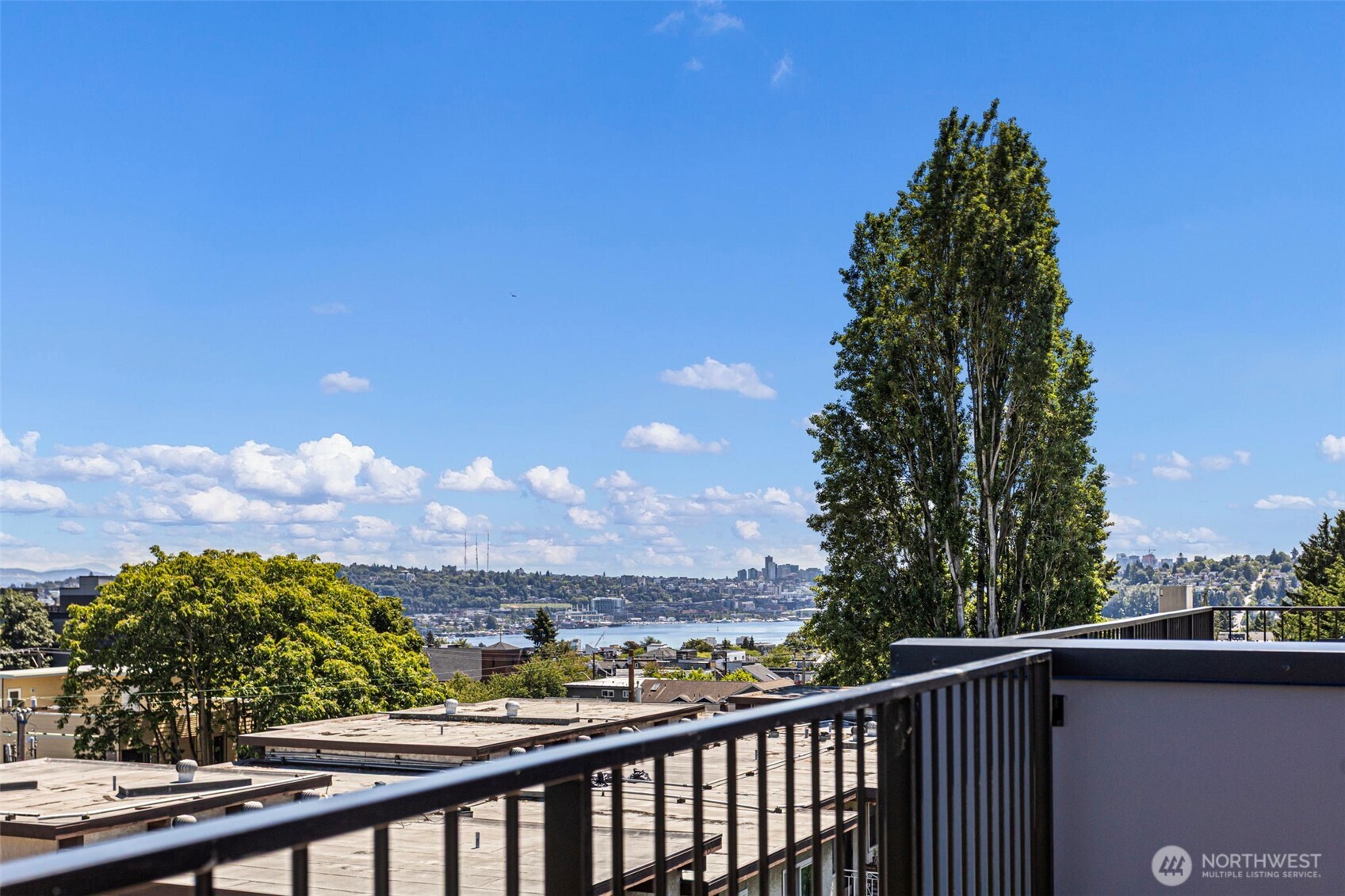 4430 Dayton Avenue North Seattle, WA 98103 - Photo 35 of 39