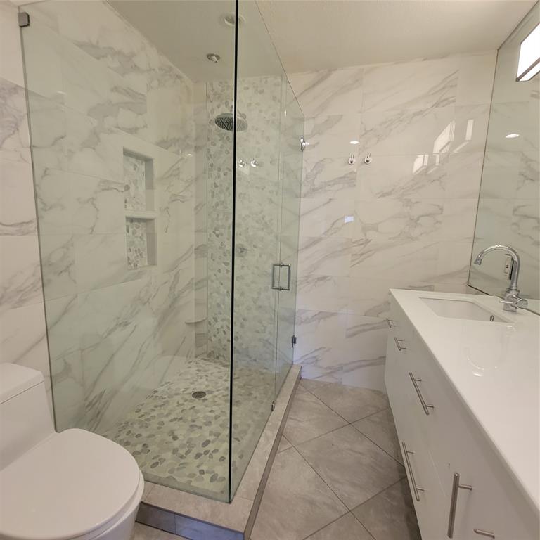 2901 Country Pl Circle Carrollton, TX 75006 - Photo 15 of 37 a bathroom with a sink a toilet and shower