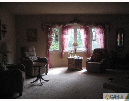 35 University Road East Brunswick, NJ 08816 - Photo 5 of 8 Gallery Image 5