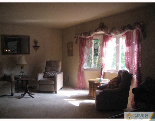 35 University Road East Brunswick, NJ 08816 - Photo 6 of 8 Gallery Image 6