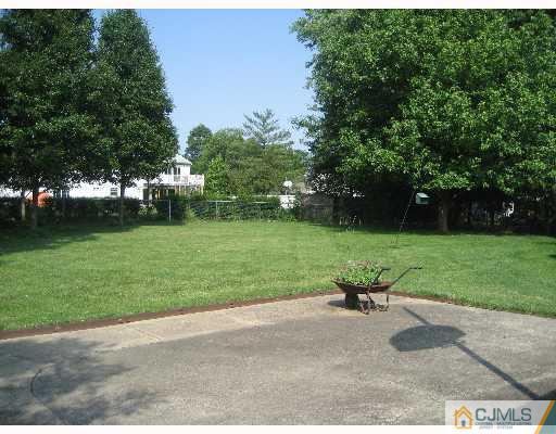 35 University Road East Brunswick, NJ 08816 - Photo 8 of 8 Gallery Image 8