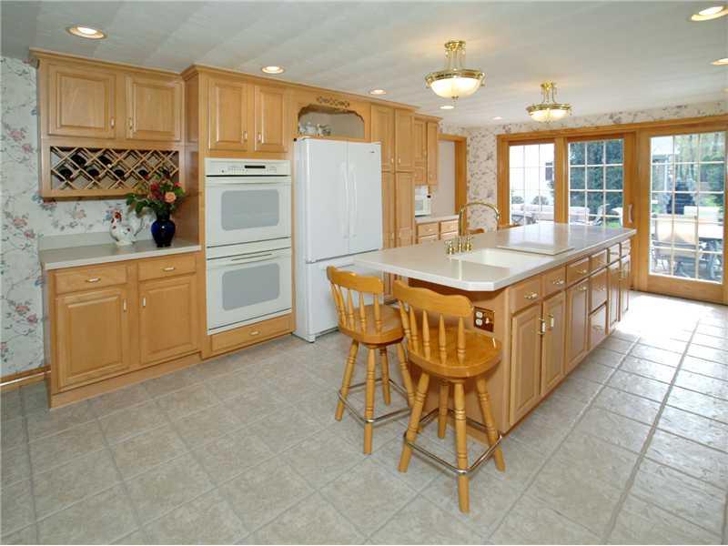 222 Seanor Road Irwin, PA 15642 - Photo 2 of 23 Kitchen.