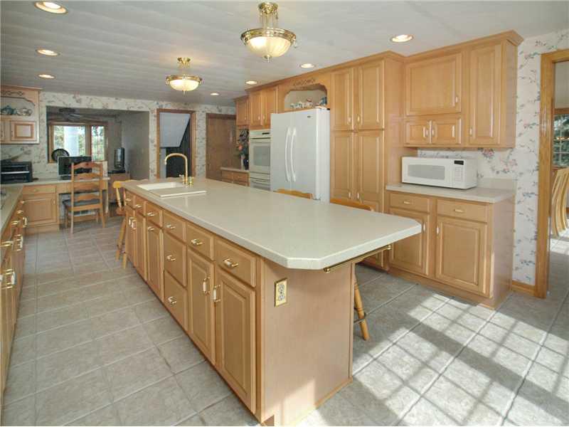 222 Seanor Road Irwin, PA 15642 - Photo 5 of 23 Kitchen.