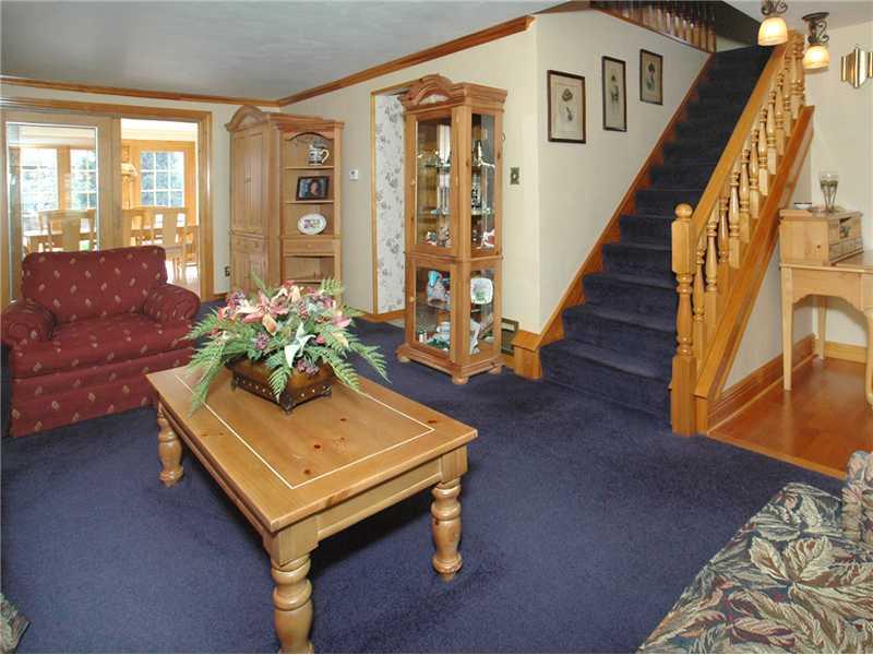 222 Seanor Road Irwin, PA 15642 - Photo 6 of 23 Living Room.