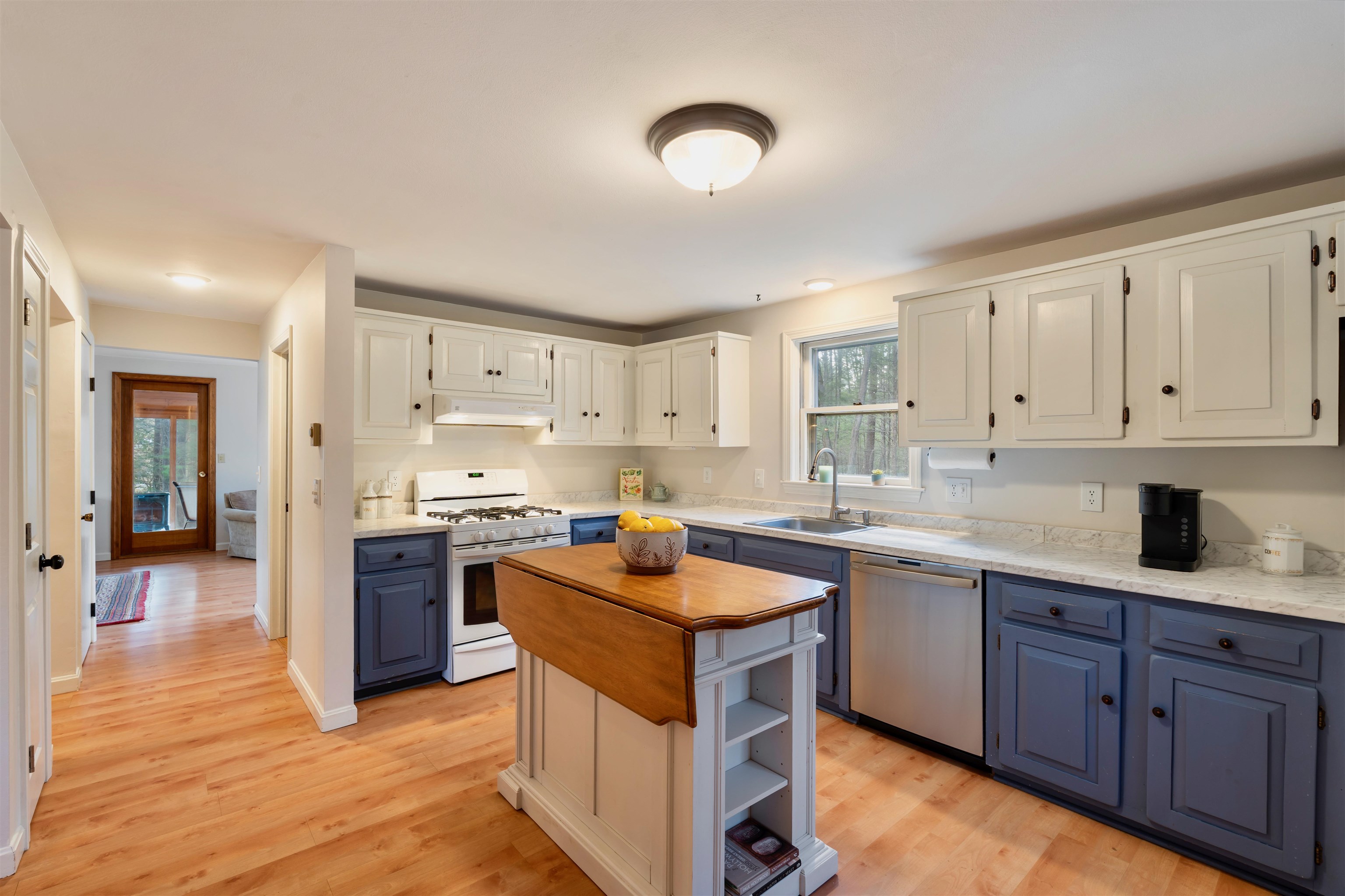 12 Dogtown Road Exeter, NH 03833 - Photo 3 of 32