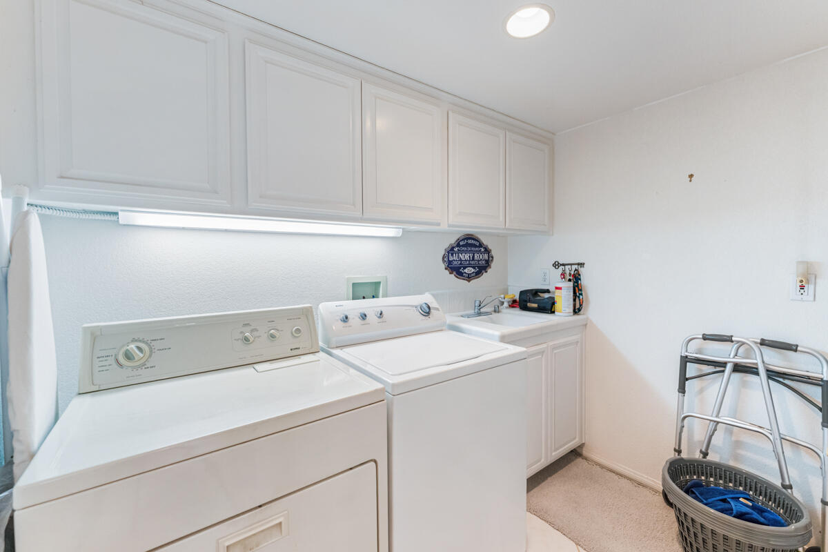 5019 Whitney Court Santa Barbara, CA 93111 - Photo 14 of 34 a utility room with dryer and washer