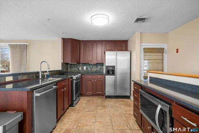 $327,900 | 30 Jackson Street, Windsor Locks, CT 06096