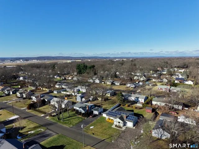 $327,900 | 30 Jackson Street, Windsor Locks, CT 06096