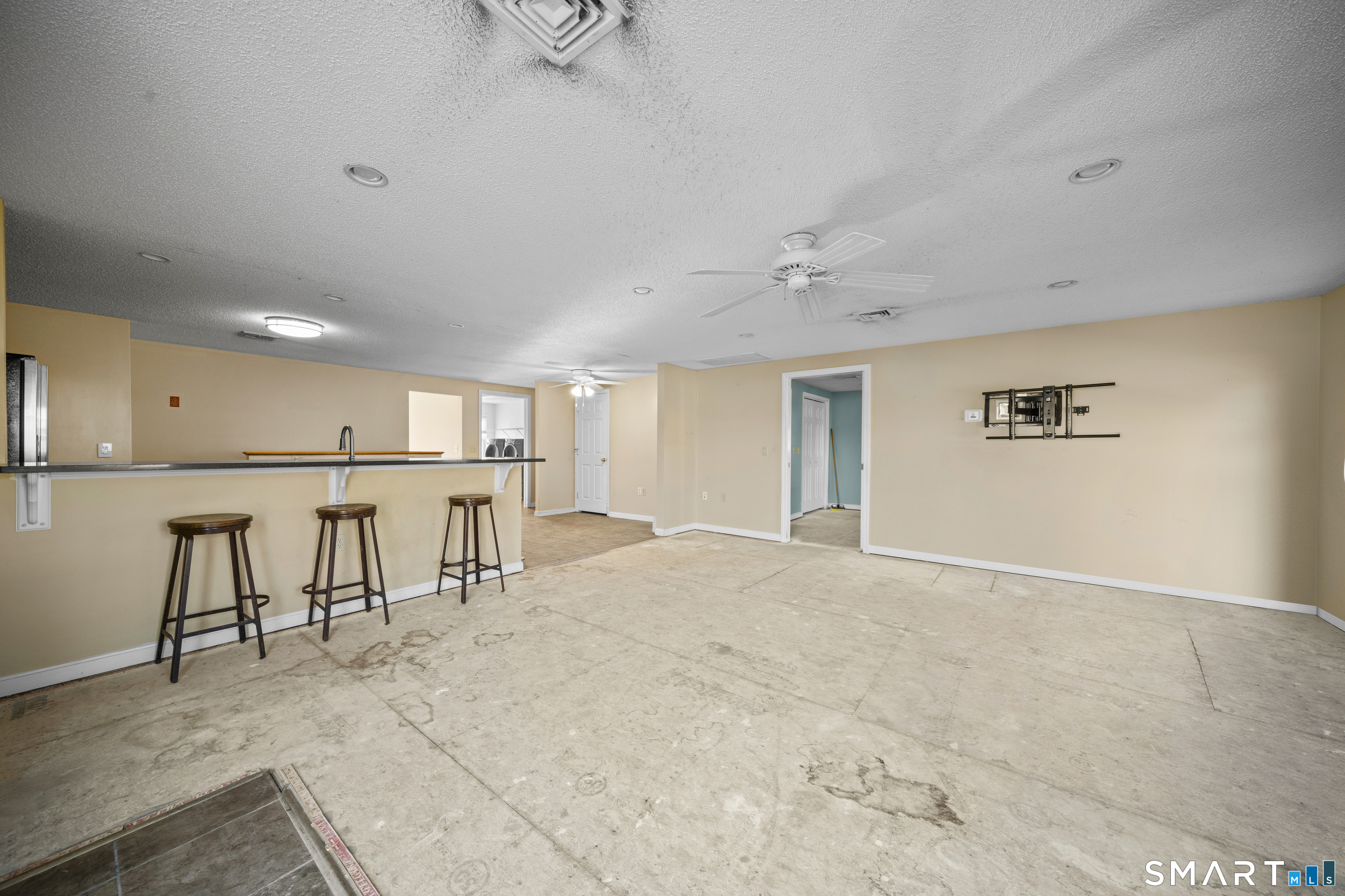 30 Jackson Street Windsor Locks, CT 06096 - Photo 5 of 38