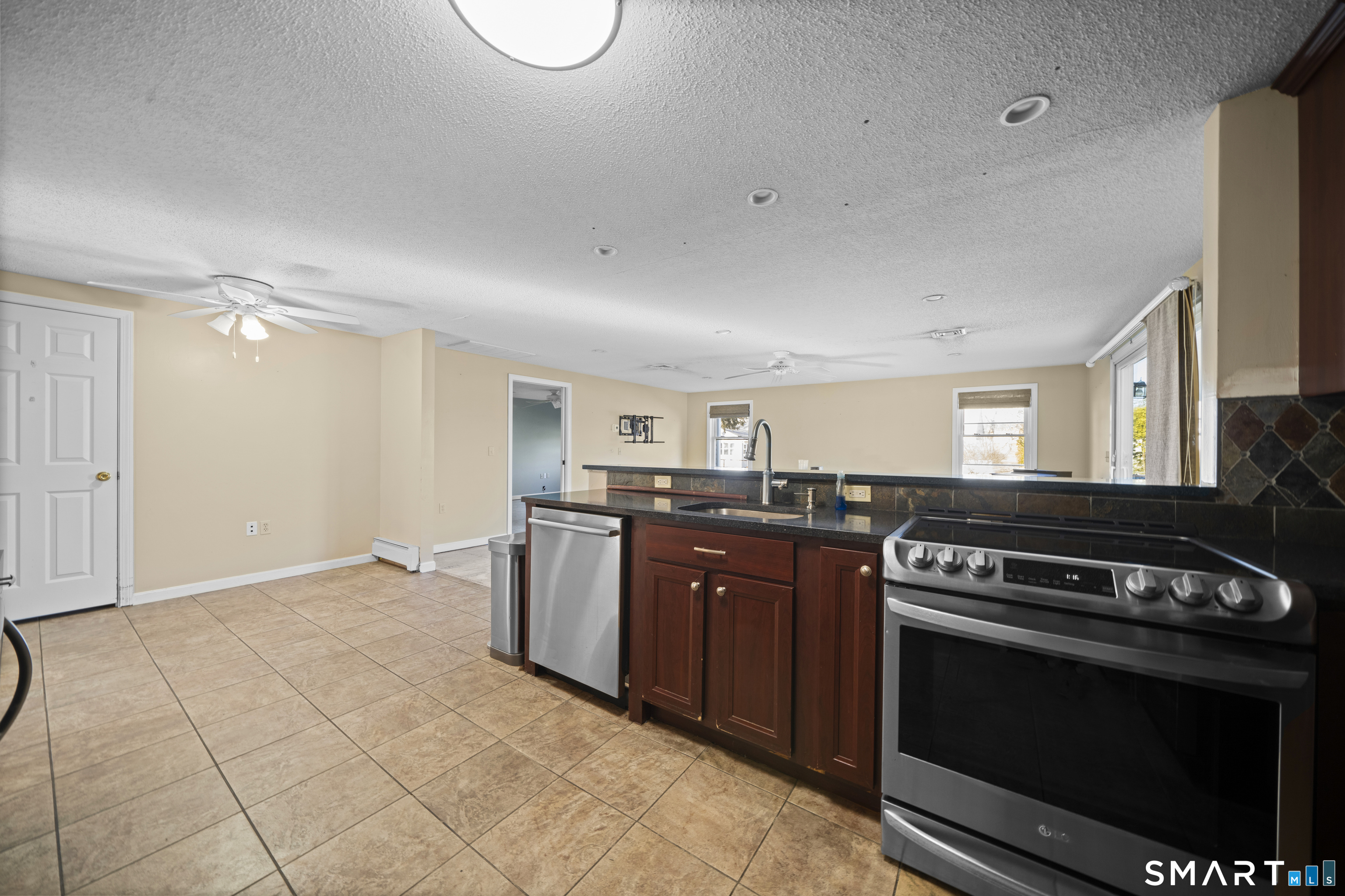 30 Jackson Street Windsor Locks, CT 06096 - Photo 7 of 38