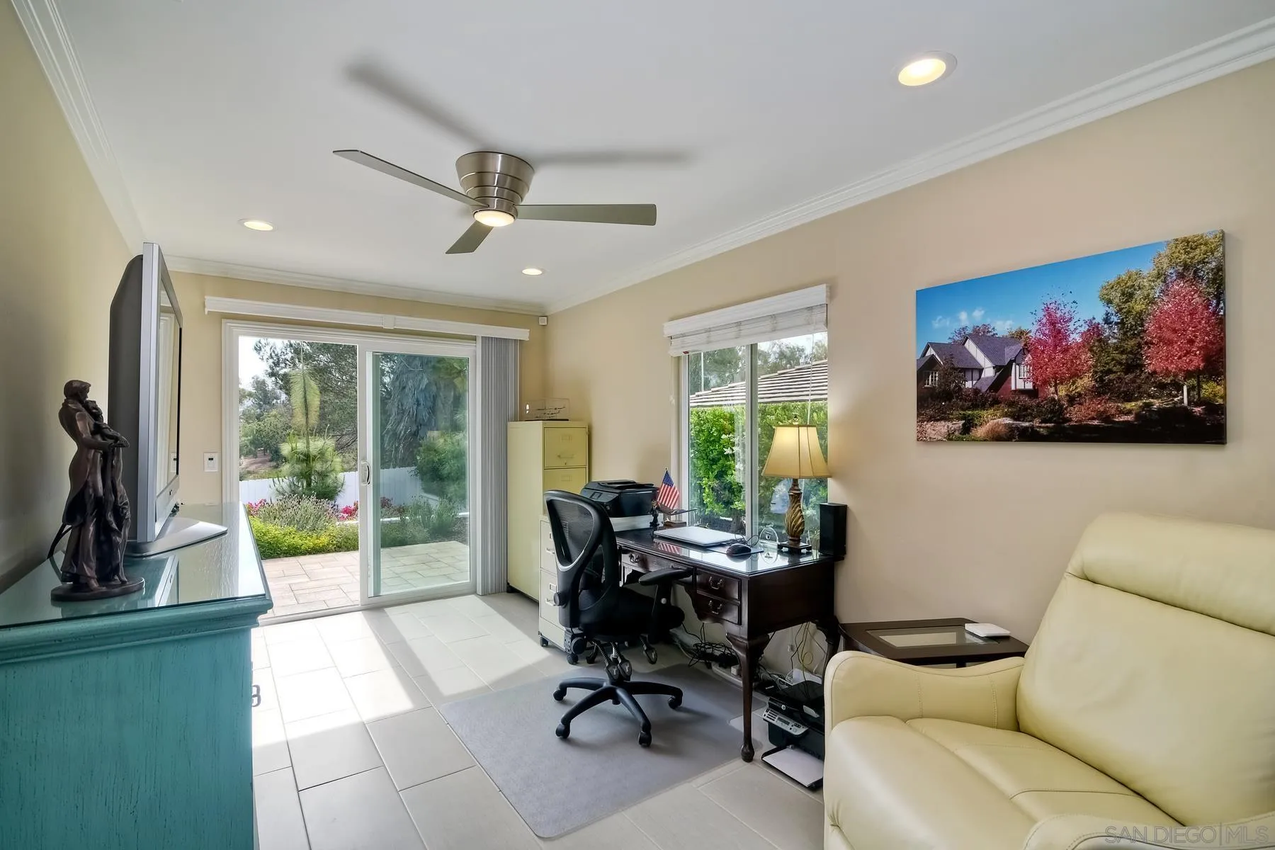 17533 St Andrews Drive Poway, CA 92064 - Photo 13 of 56 a living room with furniture and a flat screen tv