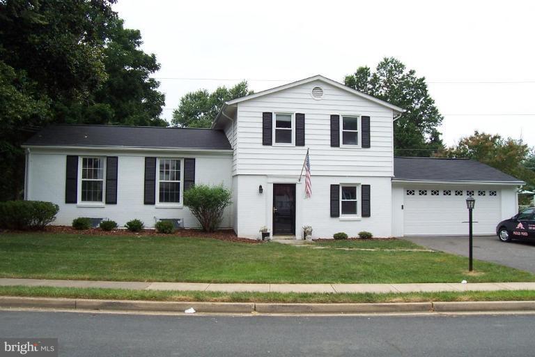 414 Course Street Northeast Vienna, VA 22180 - Photo 1 of 22 Exterior (Main)