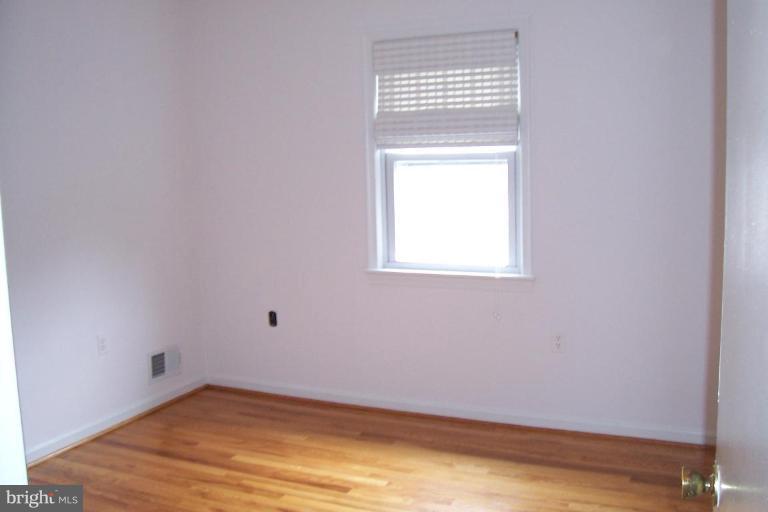 414 Course Street Northeast Vienna, VA 22180 - Photo 17 of 22 Bedroom #4