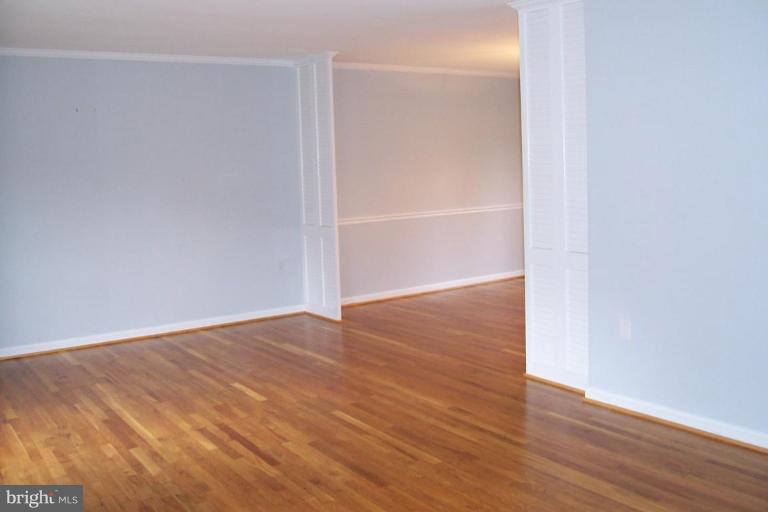 414 Course Street Northeast Vienna, VA 22180 - Photo 5 of 22 Living Room #3
