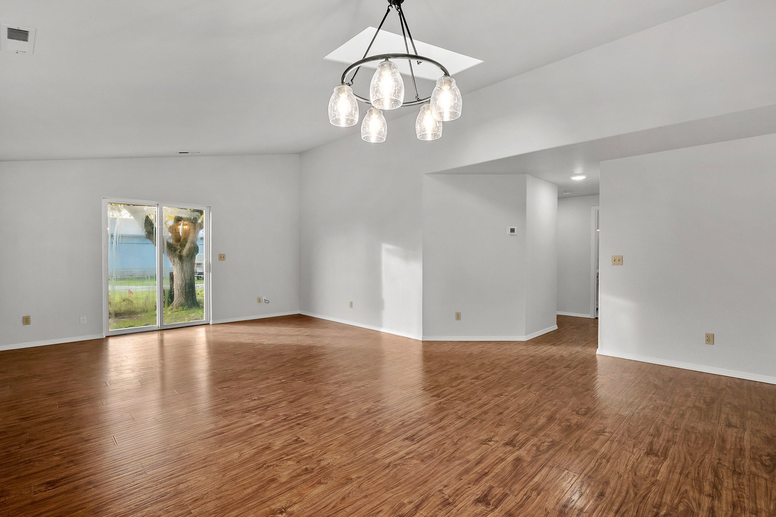 712 Southwest Larch Road Grants Pass, OR 97526 - Photo 6 of 29 712SWLarchRd-006