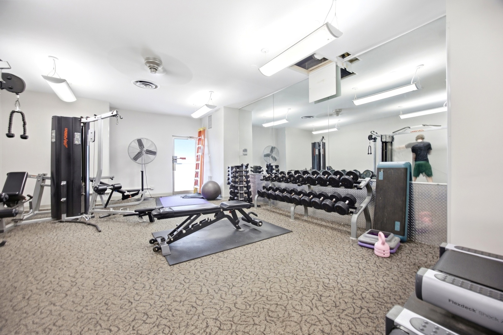 6301 North Sheridan Road, Unit 4H Chicago, IL 60660 - Photo 14 of 17 Gallery Image 14