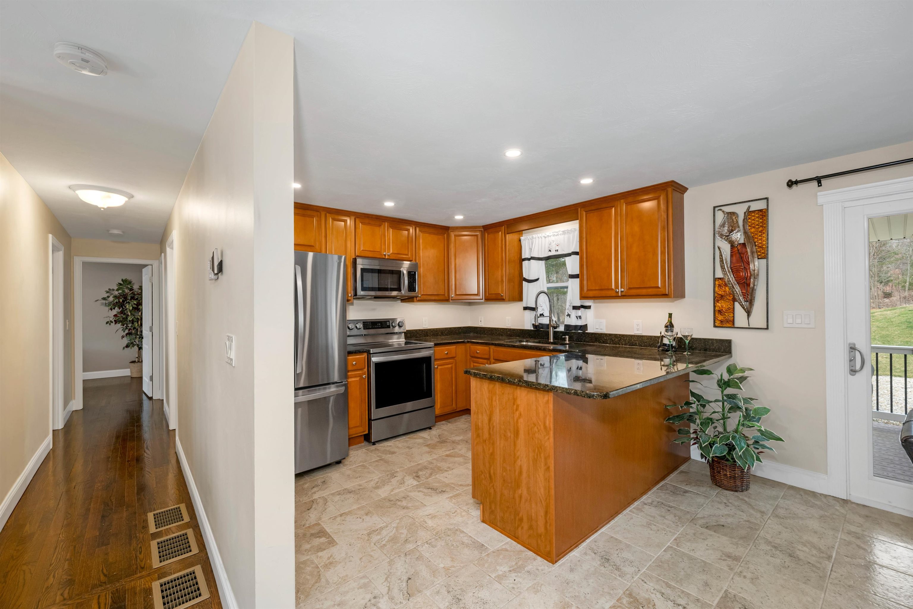 58 English Range Road Derry, NH 03038 - Photo 4 of 40