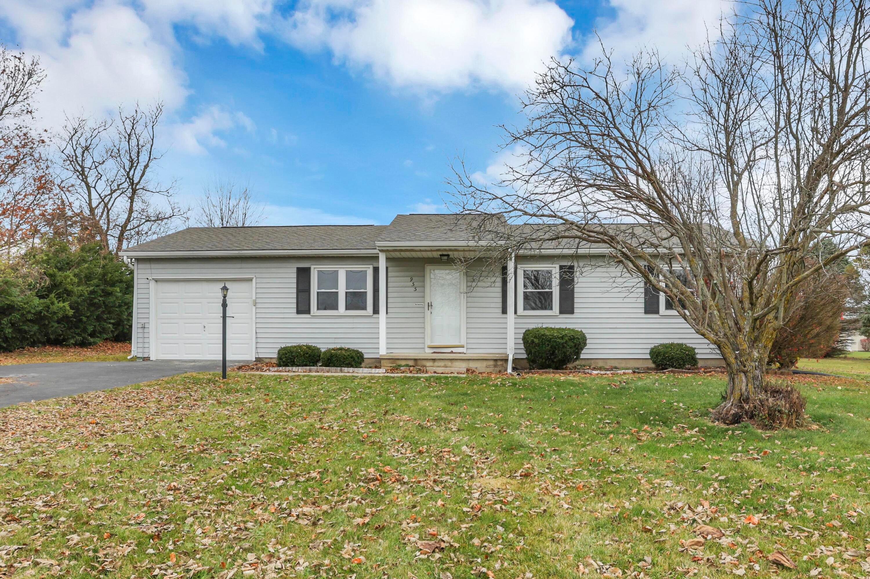 955 Amity Road Galloway, OH 43119 - Photo 4 of 28 955 Amity Rd