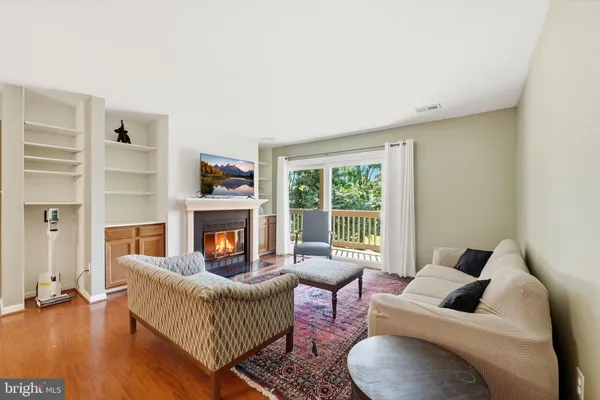 $2,299 | 6204 B Redins Drive, Alexandria, VA 22310
