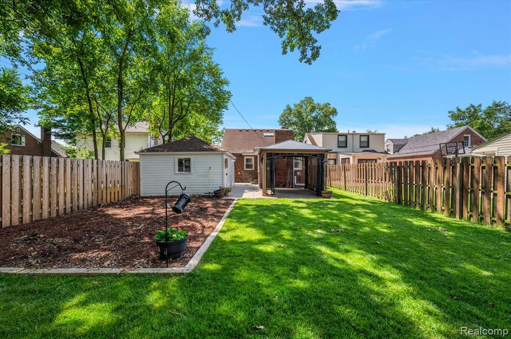 1450 Hampton Road Grosse Pointe Woods, MI 48236 - Photo 50 of 53