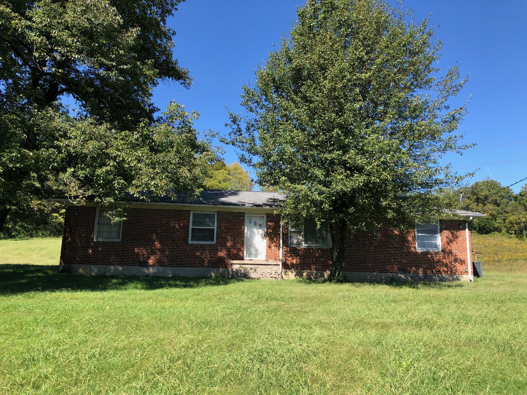 1928 Murfreesboro Road Lebanon, TN 37090 - Photo 1 of 12 a front view of house with a garden