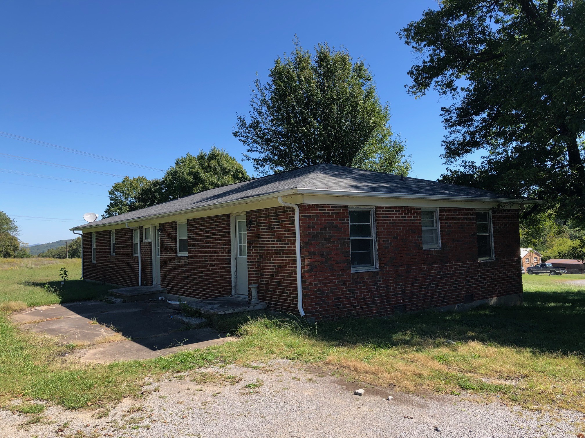 1928 Murfreesboro Road Lebanon, TN 37090 - Photo 2 of 12 front view of a house with a yard