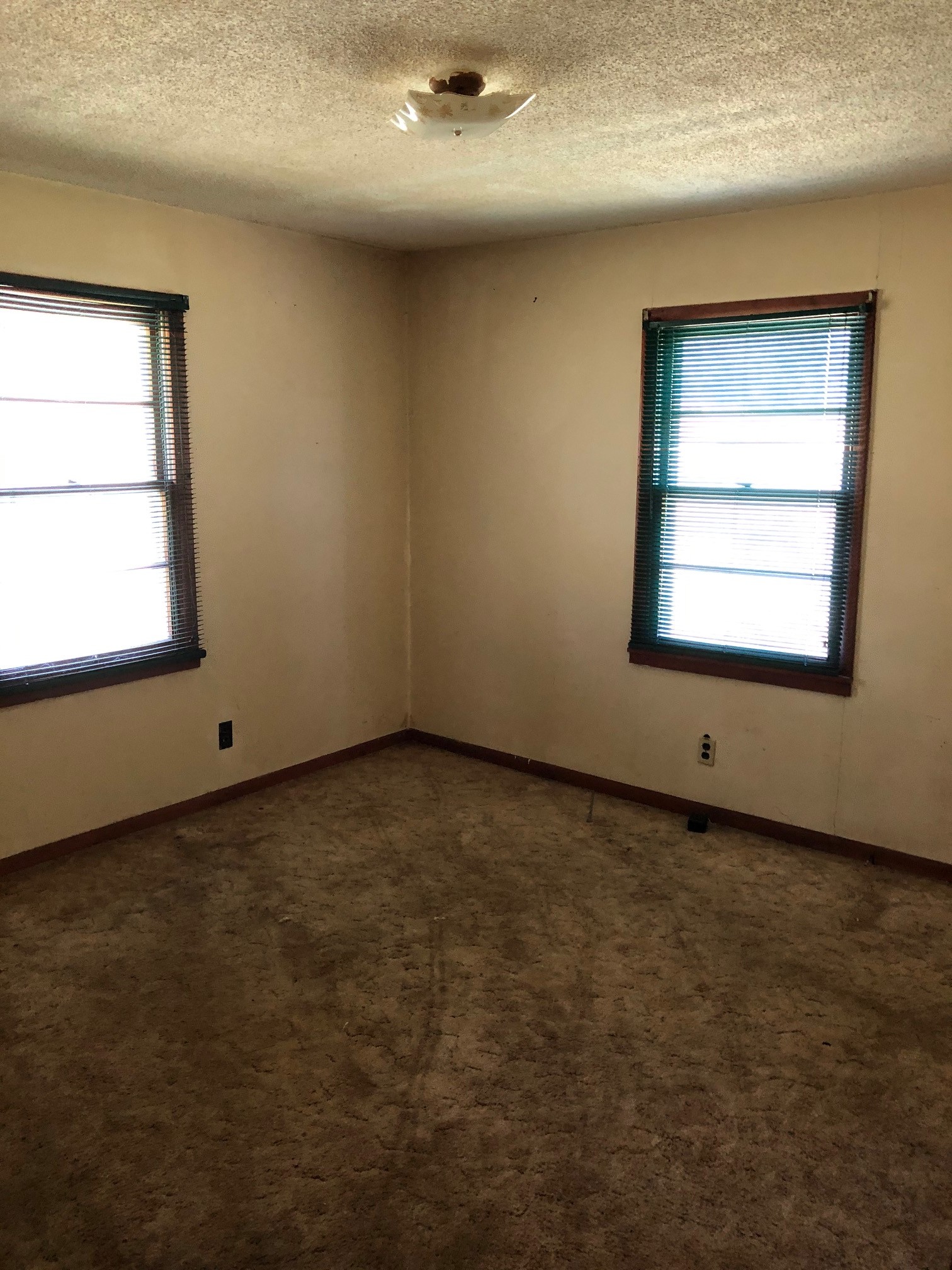 1928 Murfreesboro Road Lebanon, TN 37090 - Photo 7 of 12 an empty room with a window