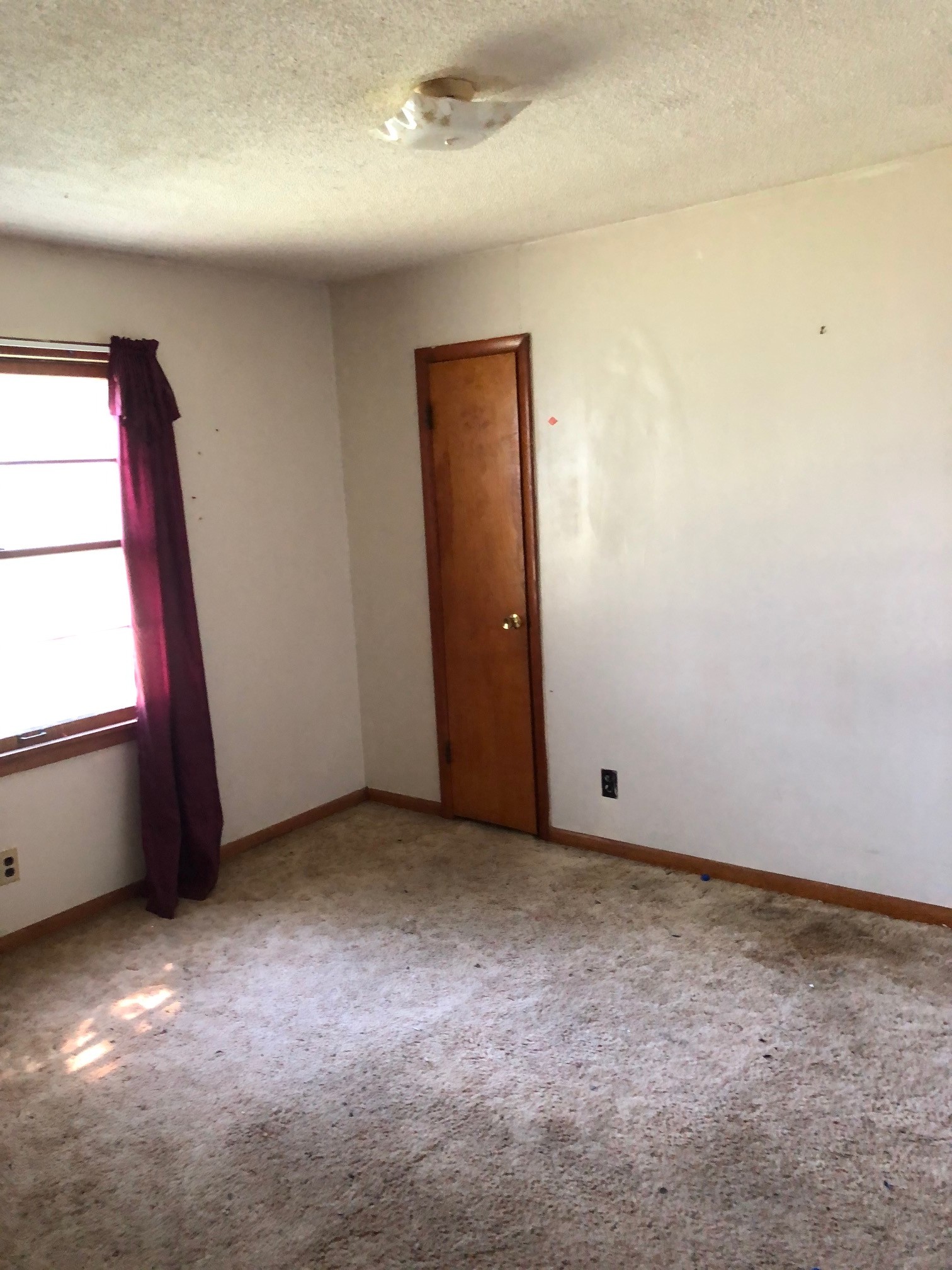 1928 Murfreesboro Road Lebanon, TN 37090 - Photo 9 of 12 an empty room with windows