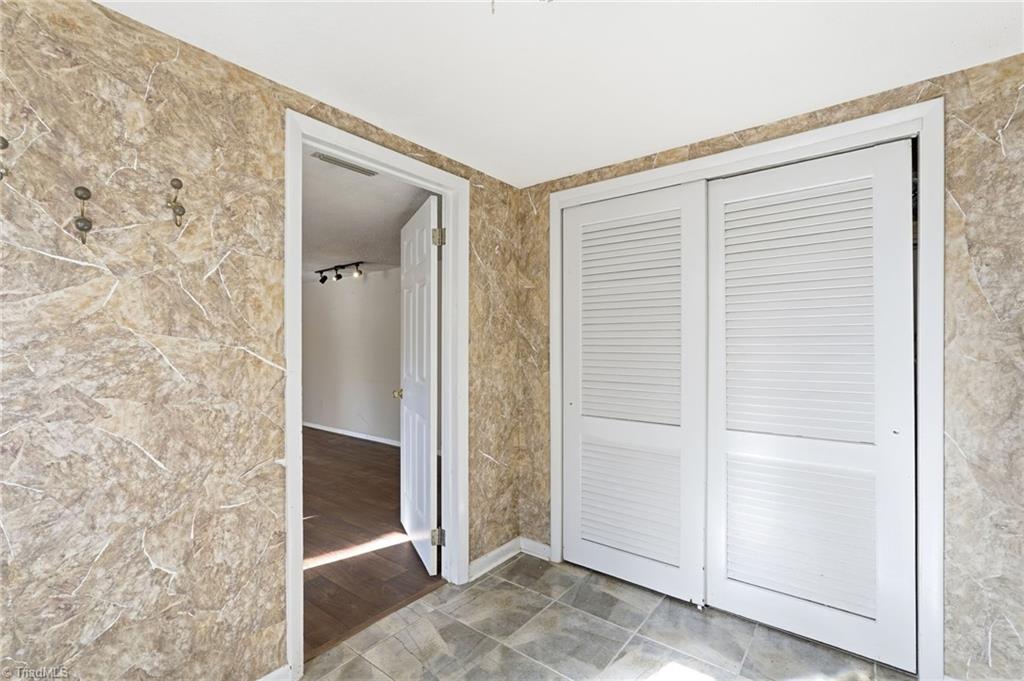 805 Lynn Dee Drive Winston-Salem, NC 27106 - Photo 4 of 32