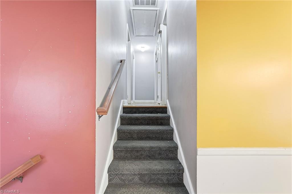 805 Lynn Dee Drive Winston-Salem, NC 27106 - Photo 6 of 32