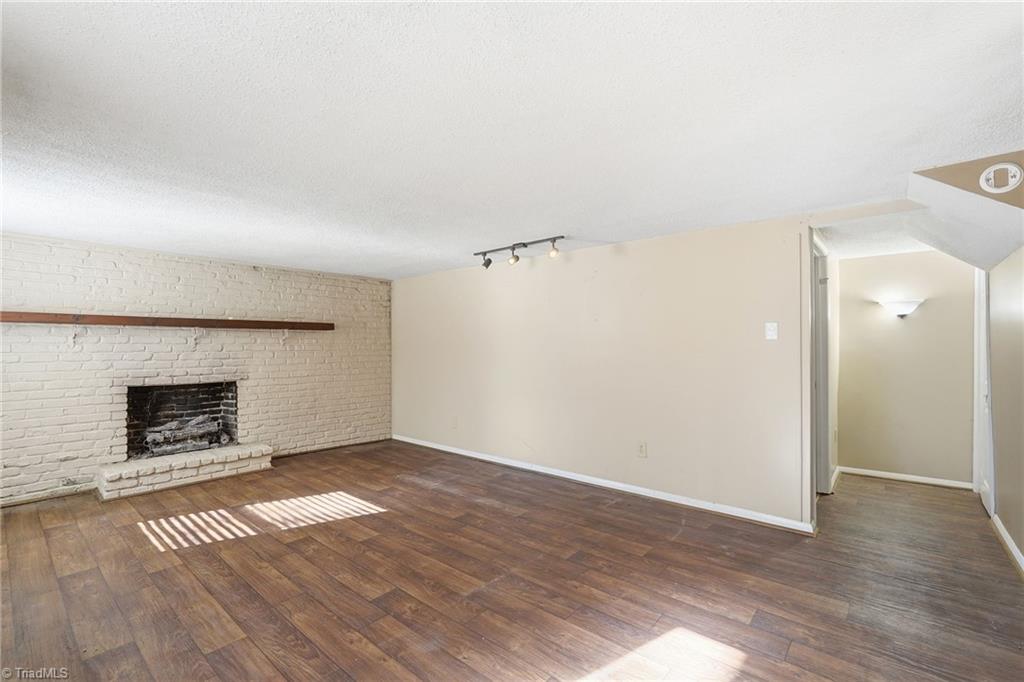 805 Lynn Dee Drive Winston-Salem, NC 27106 - Photo 10 of 32