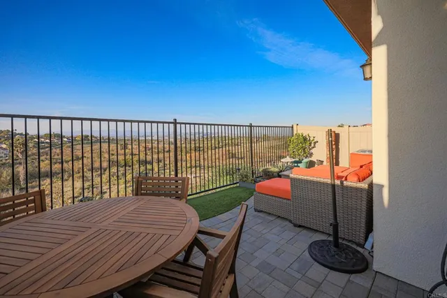 $1,100,000 | 1728 Vly Oak Way, Oceanside, CA 92056