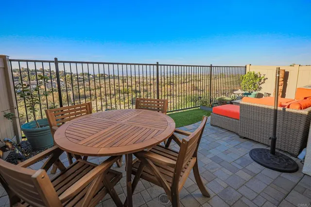 $1,100,000 | 1728 Vly Oak Way, Oceanside, CA 92056