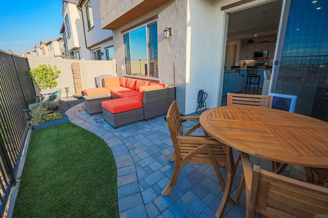 $1,100,000 | 1728 Vly Oak Way, Oceanside, CA 92056