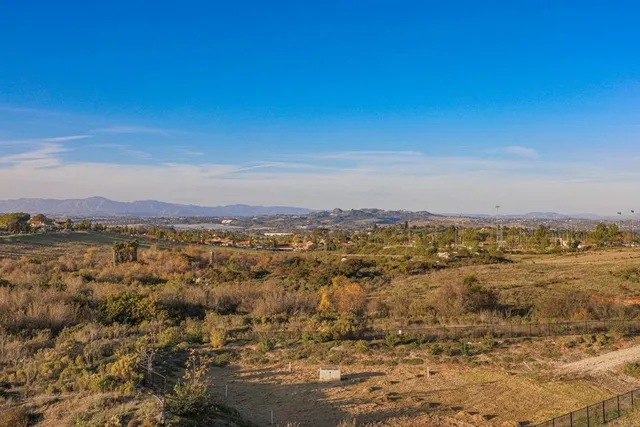 $1,100,000 | 1728 Vly Oak Way, Oceanside, CA 92056