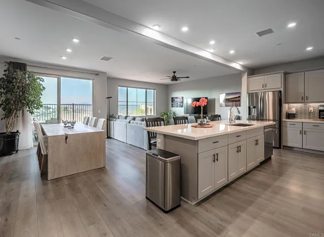 $1,100,000 | 1728 Vly Oak Way, Oceanside, CA 92056