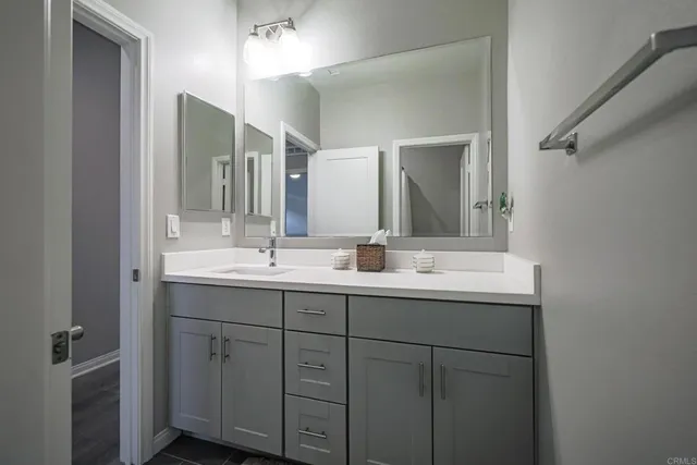 $1,100,000 | 1728 Vly Oak Way, Oceanside, CA 92056