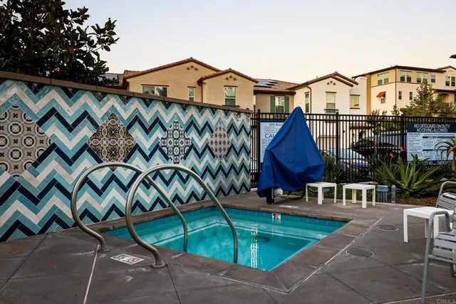 $1,100,000 | 1728 Vly Oak Way, Oceanside, CA 92056