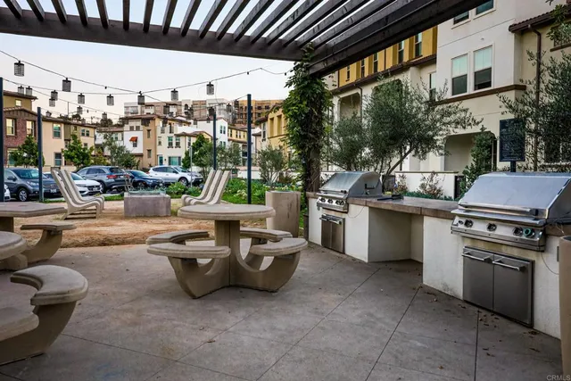 $1,100,000 | 1728 Vly Oak Way, Oceanside, CA 92056