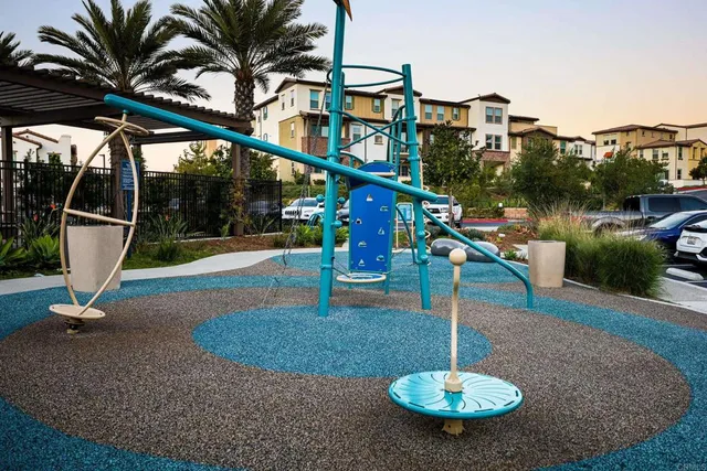 $1,100,000 | 1728 Vly Oak Way, Oceanside, CA 92056