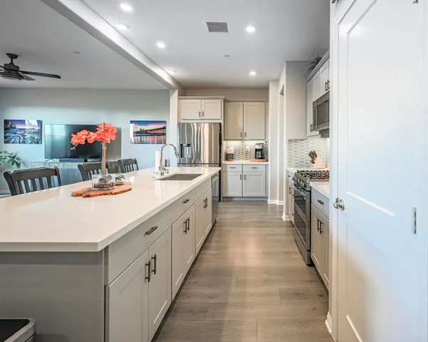 $1,100,000 | 1728 Vly Oak Way, Oceanside, CA 92056