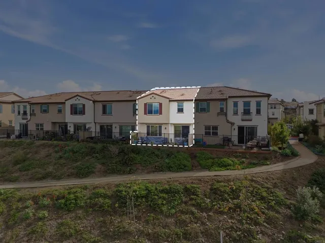 $1,100,000 | 1728 Vly Oak Way, Oceanside, CA 92056