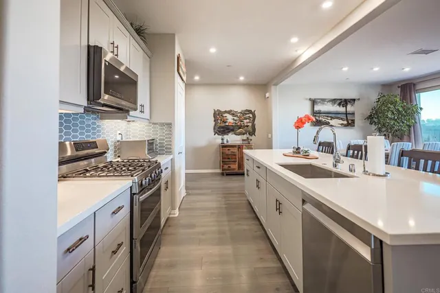 $1,100,000 | 1728 Vly Oak Way, Oceanside, CA 92056