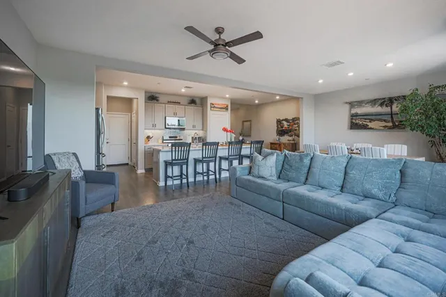 $1,100,000 | 1728 Vly Oak Way, Oceanside, CA 92056