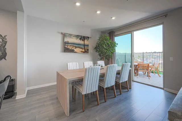 $1,100,000 | 1728 Vly Oak Way, Oceanside, CA 92056