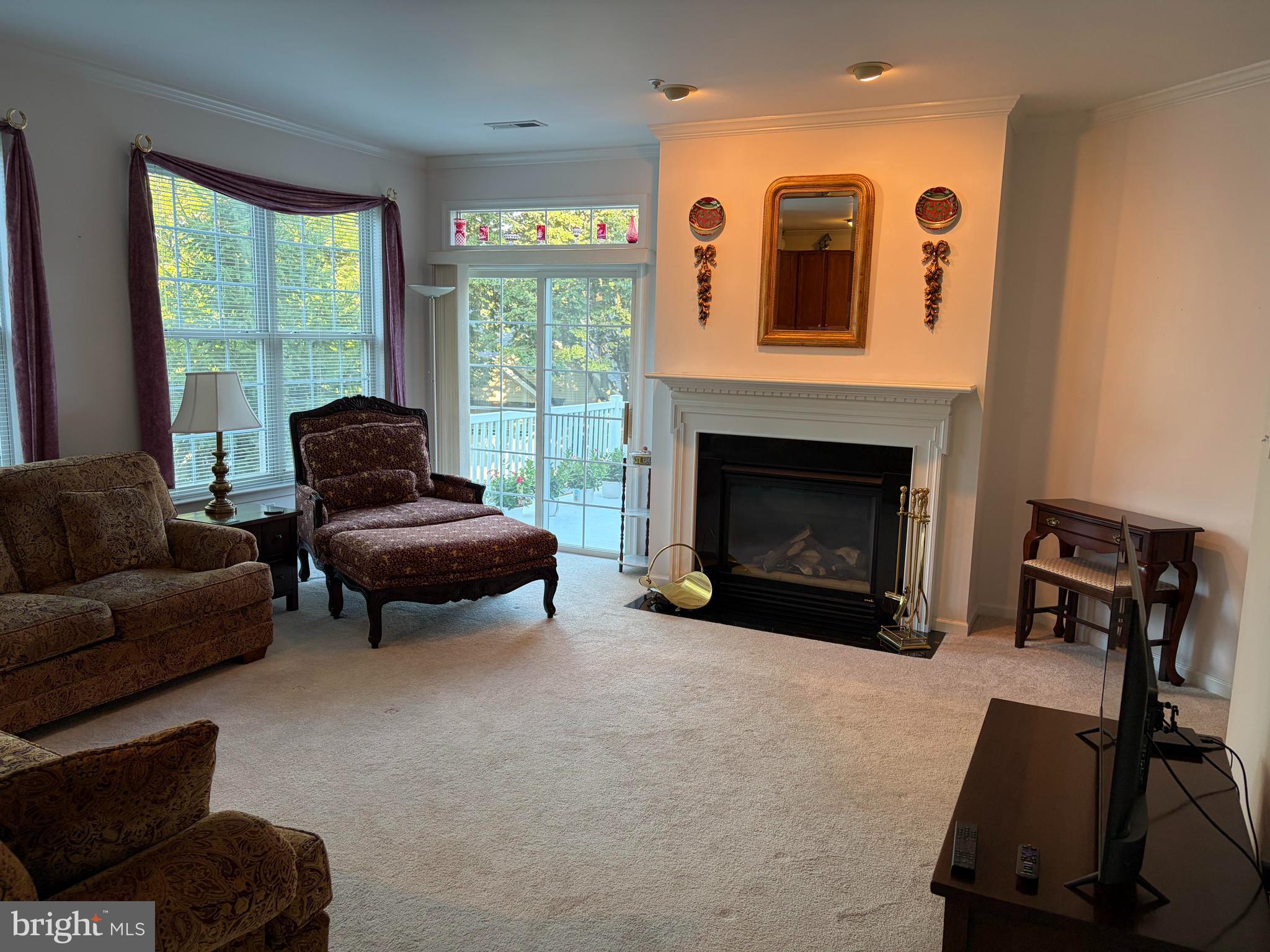 1601 Country Club Drive Springfield, PA 19064 - Photo 2 of 5 Bright Great Room