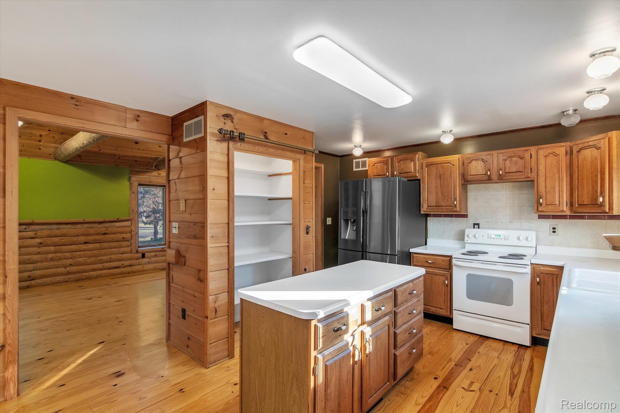 47111 Hull Road Belleville, MI 48111 - Photo 9 of 46 Kitchen with island!