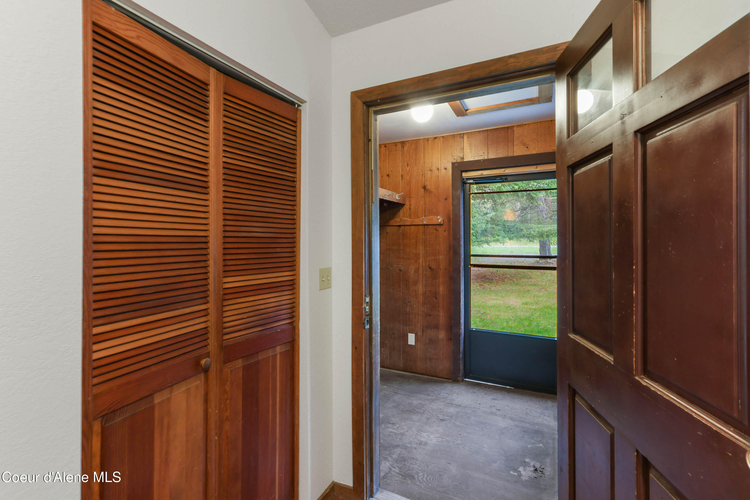 372 Schweitzer Mountain Road Sandpoint, ID 83864 - Photo 14 of 22 Entry Way