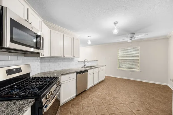 $2,200 | 11843 Sunny Stream Drive, Tomball, TX 77375